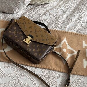 Louis Vuitton bag Pochette Métis